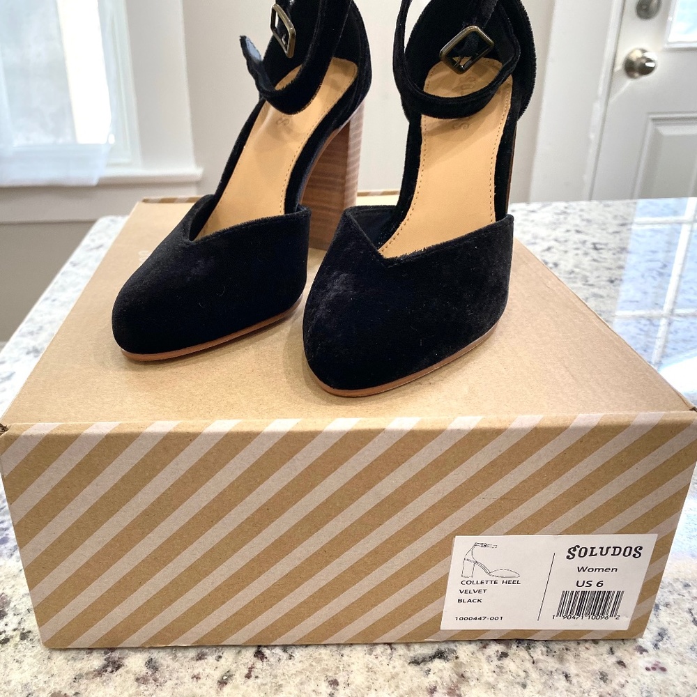 New with Box Soludos Collette Heel Black Velvet Size 6